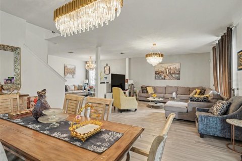Casa en venta en Kissimmee, Florida, 5 dormitorios, 302.58 m2 № 2386030 - foto 8