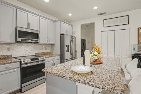 Casa en venta en Kissimmee, Florida, 5 dormitorios, 302.58 m2 № 2386030 - foto 11