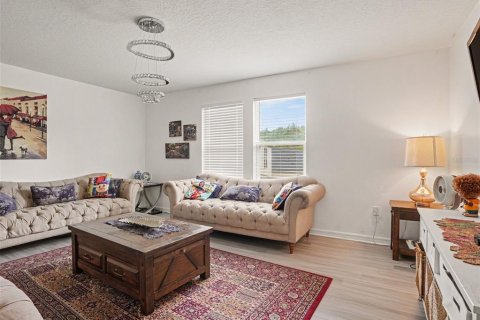 Casa en venta en Kissimmee, Florida, 5 dormitorios, 302.58 m2 № 2386030 - foto 4