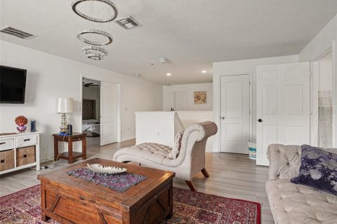 Casa en venta en Kissimmee, Florida, 5 dormitorios, 302.58 m2 № 2386030 - foto 5