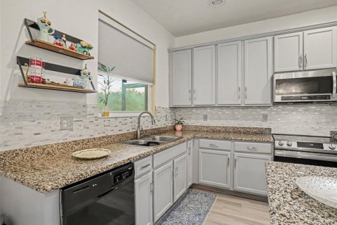 Casa en venta en Kissimmee, Florida, 5 dormitorios, 302.58 m2 № 2386030 - foto 12