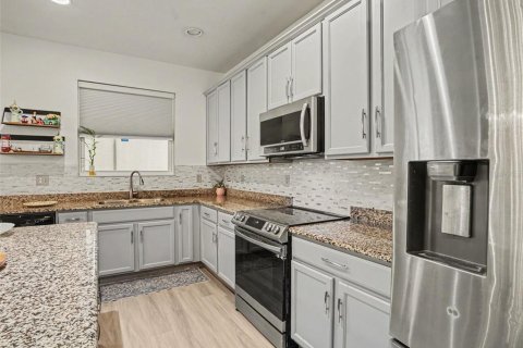 Casa en venta en Kissimmee, Florida, 5 dormitorios, 302.58 m2 № 2386030 - foto 13