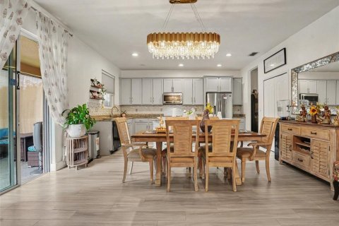 Casa en venta en Kissimmee, Florida, 5 dormitorios, 302.58 m2 № 2386030 - foto 9