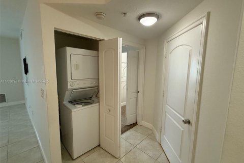 Купить кондоминиум в Холливуд, Флорида 1 спальня, 64.1м2, № 1936593 - фото 23