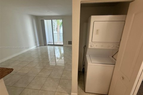 Купить кондоминиум в Холливуд, Флорида 1 спальня, 64.1м2, № 1936593 - фото 25