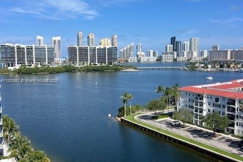 Condominio en venta en Aventura, Florida, 4 dormitorios, 211.35 m2 № 1820423 - foto 2