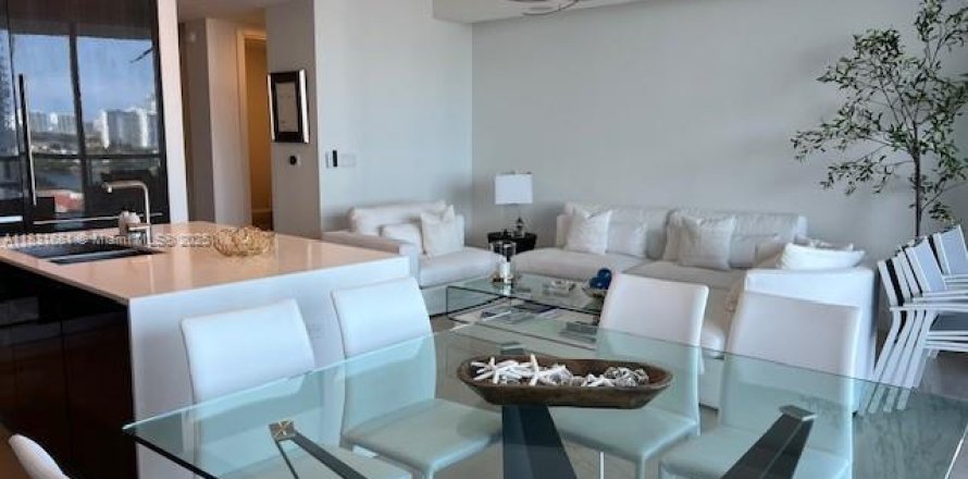 Condominio en Aventura, Florida, 4 dormitorios  № 1820423