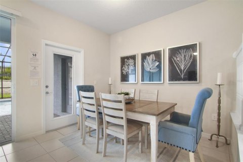 Townhouse in Davenport, Florida 5 bedrooms, 213.02 sq.m. № 1909068 - photo 7