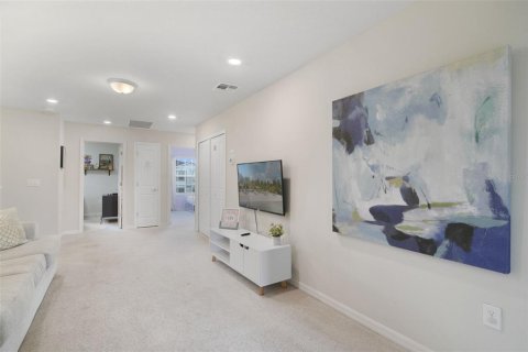 Townhouse in Davenport, Florida 5 bedrooms, 213.02 sq.m. № 1909068 - photo 12