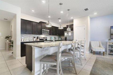 Townhouse in Davenport, Florida 5 bedrooms, 213.02 sq.m. № 1909068 - photo 4