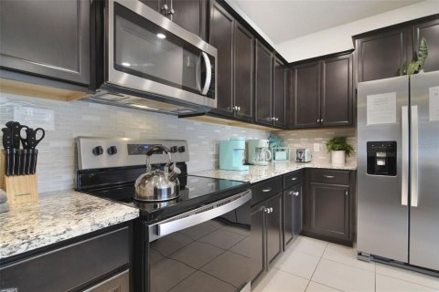 Townhouse in Davenport, Florida 5 bedrooms, 213.02 sq.m. № 1909068 - photo 5