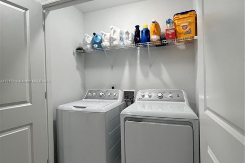 Touwnhouse à vendre à Kissimmee, Floride: 3 chambres № 1973504 - photo 15