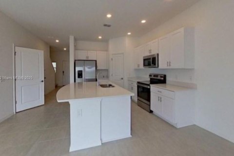 Touwnhouse à vendre à Kissimmee, Floride: 3 chambres № 1973504 - photo 2