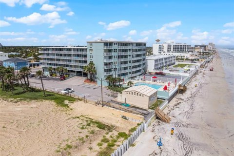 Condominio en venta en Daytona Beach, Florida, 3 habitaciones, 47.84 m2 № 1905341 - foto 1