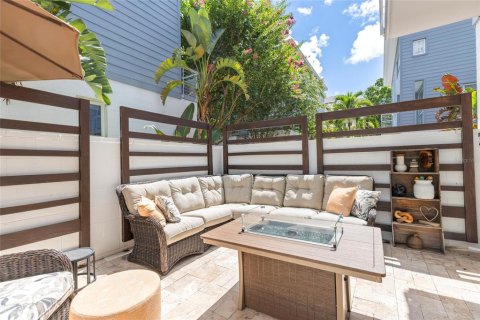 Townhouse in Saint Petersburg, Florida 3 bedrooms, 170.48 sq.m. № 1822565 - photo 2