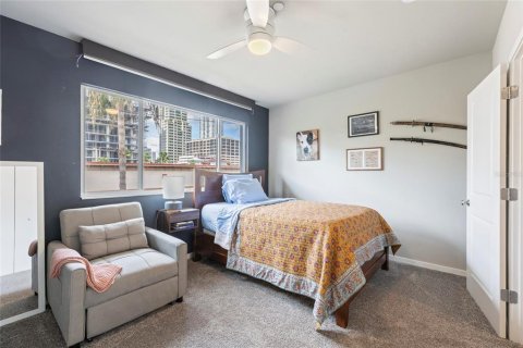 Townhouse in Saint Petersburg, Florida 3 bedrooms, 170.48 sq.m. № 1822565 - photo 24