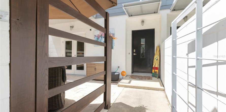 Townhouse in Saint Petersburg, Florida 3 bedrooms, 170.48 sq.m. № 1822565