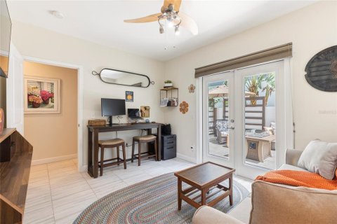 Townhouse in Saint Petersburg, Florida 3 bedrooms, 170.48 sq.m. № 1822565 - photo 5