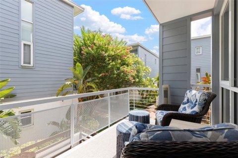 Townhouse in Saint Petersburg, Florida 3 bedrooms, 170.48 sq.m. № 1822565 - photo 15