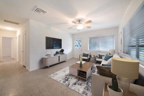 House in Delray Beach, Florida 3 bedrooms, 89.37 sq.m. № 2399649 - photo 2