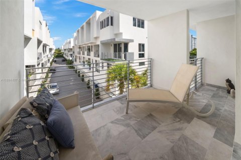 Adosado en venta en Miami Beach, Florida, 4 dormitorios, 228.17 m2 № 1947963 - foto 25