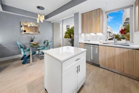 Adosado en venta en Miami Beach, Florida, 4 dormitorios, 228.17 m2 № 1947963 - foto 19
