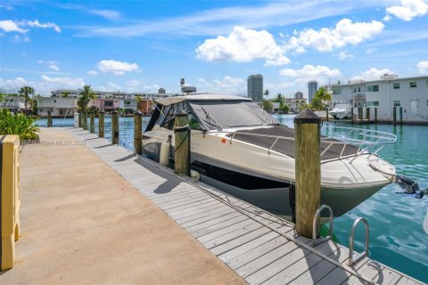 Adosado en venta en Miami Beach, Florida, 4 dormitorios, 228.17 m2 № 1947963 - foto 13