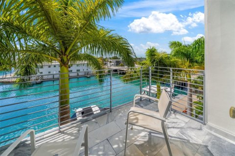 Adosado en venta en Miami Beach, Florida, 4 dormitorios, 228.17 m2 № 1947963 - foto 29
