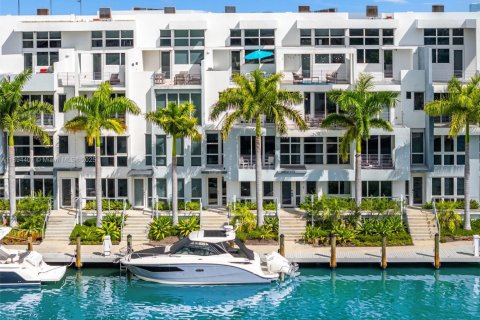 Adosado en venta en Miami Beach, Florida, 4 dormitorios, 228.17 m2 № 1947963 - foto 3