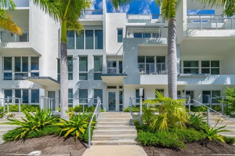 Adosado en venta en Miami Beach, Florida, 4 dormitorios, 228.17 m2 № 1947963 - foto 4