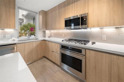 Adosado en venta en Miami Beach, Florida, 4 dormitorios, 228.17 m2 № 1947963 - foto 18