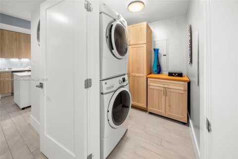 Adosado en venta en Miami Beach, Florida, 4 dormitorios, 228.17 m2 № 1947963 - foto 17