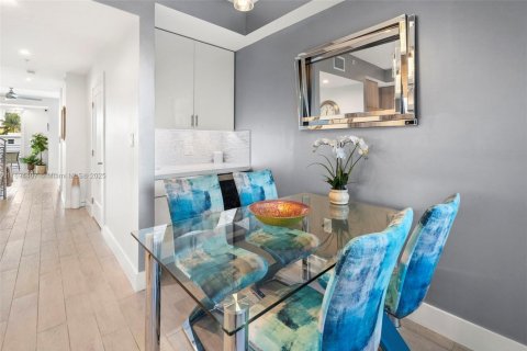 Adosado en venta en Miami Beach, Florida, 4 dormitorios, 228.17 m2 № 1947963 - foto 23