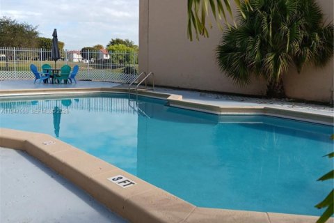 Condo in Miami, Florida, 2 bedrooms  № 2152948 - photo 3