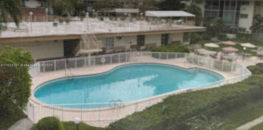 Condominio en Miami, Florida, 1 dormitorio № 1776242