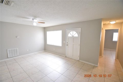 Villa ou maison à louer à Tampa, Floride: 3 chambres, 97.55 m2 № 2427355 - photo 2