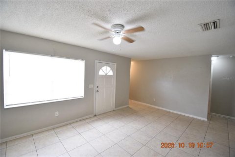 Villa ou maison à louer à Tampa, Floride: 3 chambres, 97.55 m2 № 2427355 - photo 3