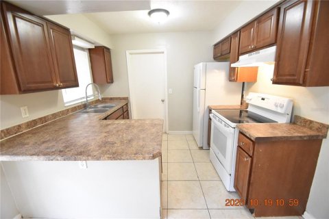 Villa ou maison à louer à Tampa, Floride: 3 chambres, 97.55 m2 № 2427355 - photo 10