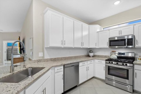 House in LORRAINE LAKES in Bradenton, Florida 2 bedrooms, 144.65 sq.m. № 1754808 - photo 18