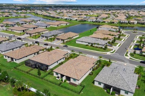House in LORRAINE LAKES in Bradenton, Florida 2 bedrooms, 144.65 sq.m. № 1754808 - photo 8