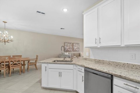 House in LORRAINE LAKES in Bradenton, Florida 2 bedrooms, 144.65 sq.m. № 1754808 - photo 19