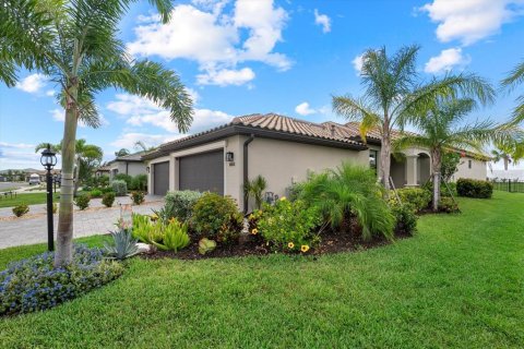 House in LORRAINE LAKES in Bradenton, Florida 2 bedrooms, 144.65 sq.m. № 1754808 - photo 2