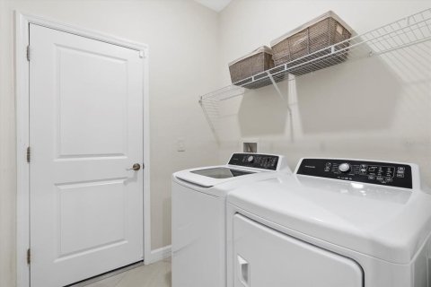 House in LORRAINE LAKES in Bradenton, Florida 2 bedrooms, 144.65 sq.m. № 1754808 - photo 14