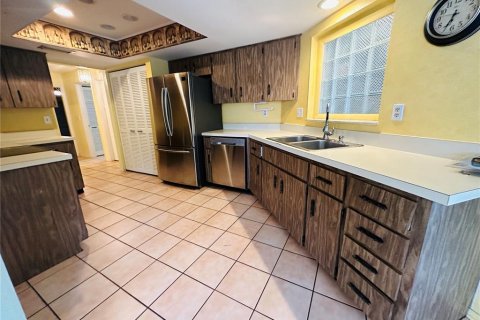 Villa ou maison à louer à Palm Harbor, Floride: 3 chambres, 162.58 m2 № 2308947 - photo 2