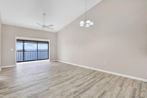 Condo in Port Richey, Florida, 2 bedrooms  № 1544105 - photo 5