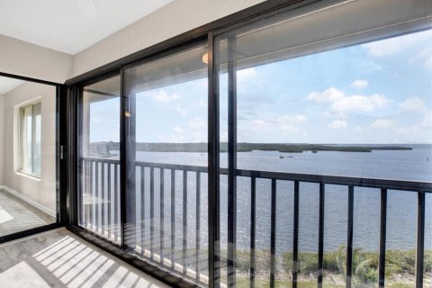 Condo in Port Richey, Florida, 2 bedrooms  № 1544105 - photo 18