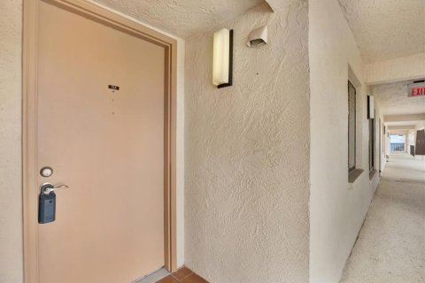 Condo in Port Richey, Florida, 2 bedrooms  № 1544105 - photo 2
