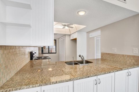Condo in Port Richey, Florida, 2 bedrooms  № 1544105 - photo 6