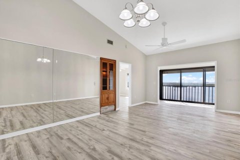 Condo in Port Richey, Florida, 2 bedrooms  № 1544105 - photo 4