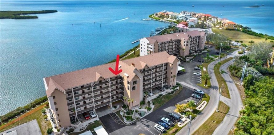 Condo in Port Richey, Florida, 2 bedrooms № 1544105